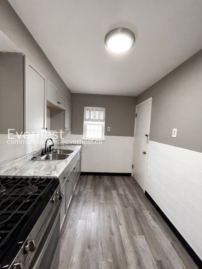 5546 Floy Ave - Photo 3 of 24