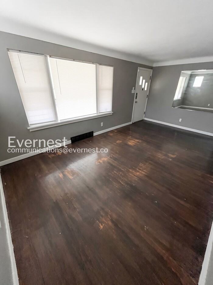 5546 Floy Ave - Photo 4 of 24