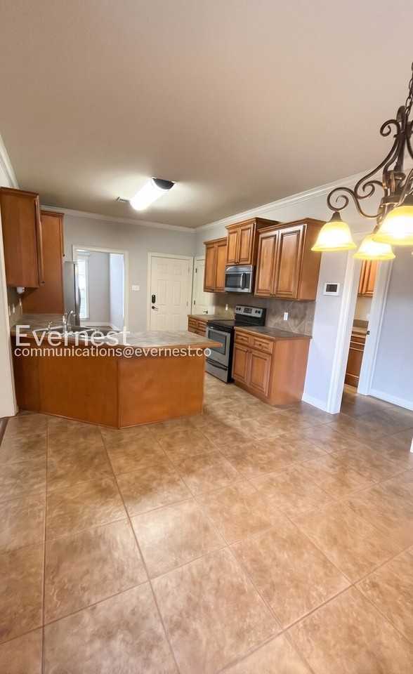 2835 Plateau Dr - Photo 2 of 33
