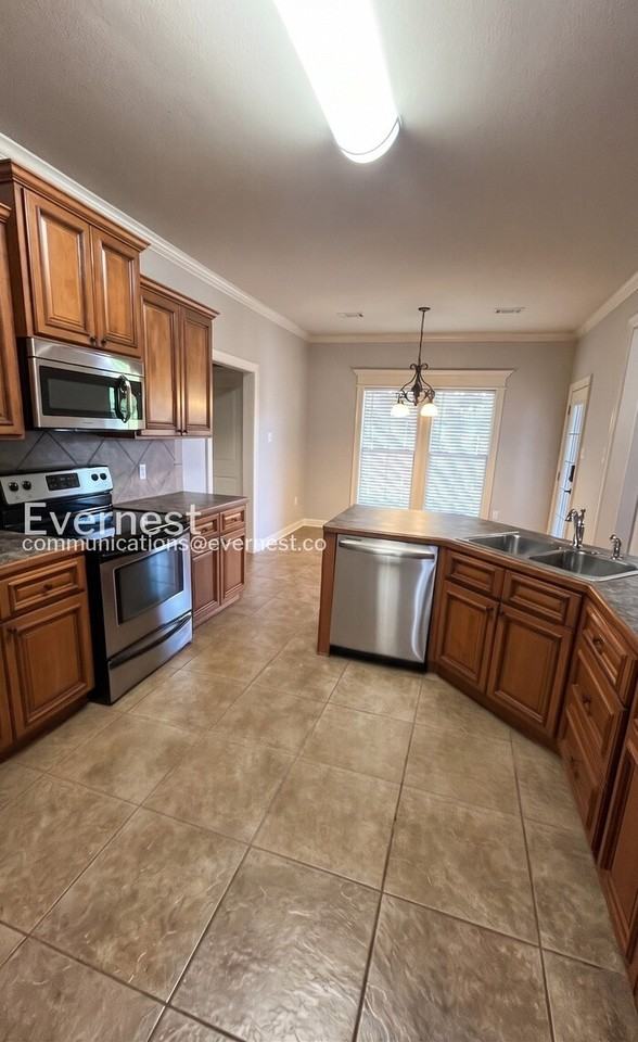 2835 Plateau Dr - Photo 5 of 33