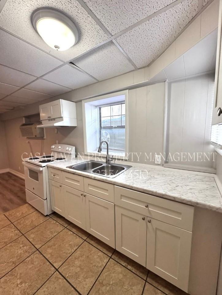204 E Watauga Ave - Photo 2 of 9