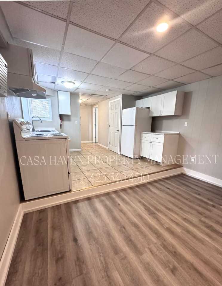 204 E Watauga Ave - Photo 4 of 9