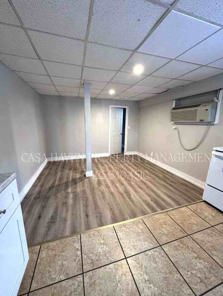 204 E Watauga Ave - Photo 5 of 9