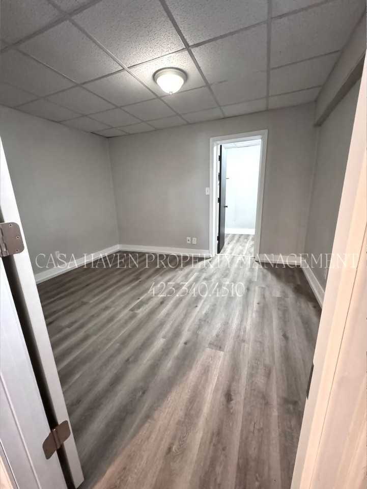 204 E Watauga Ave - Photo 6 of 9