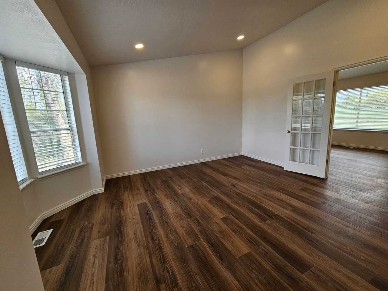 822 Lakeview - Photo 6 of 34