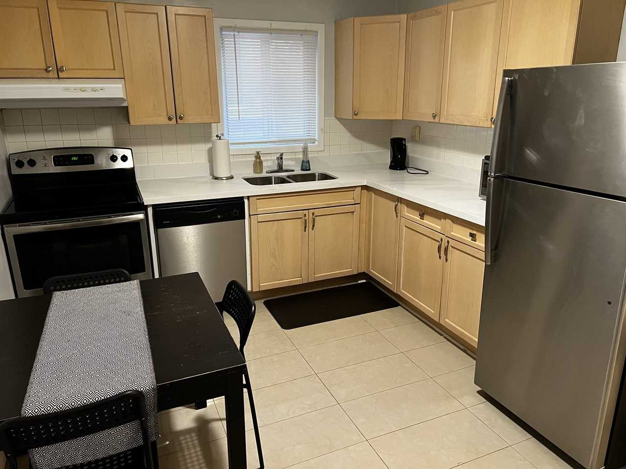 239 Pickering St - Photo 2 of 7