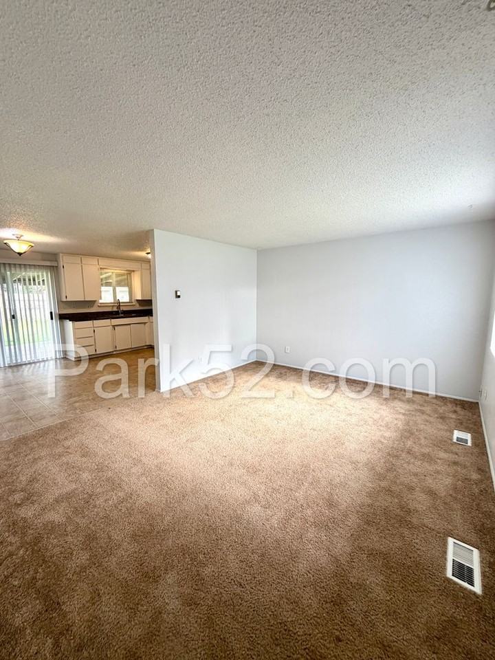 19316 Twinkle Dr E - Photo 2 of 14