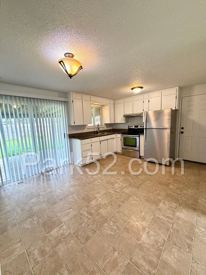 19316 Twinkle Dr E - Photo 6 of 14