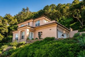 featured image of 1001 Chino St