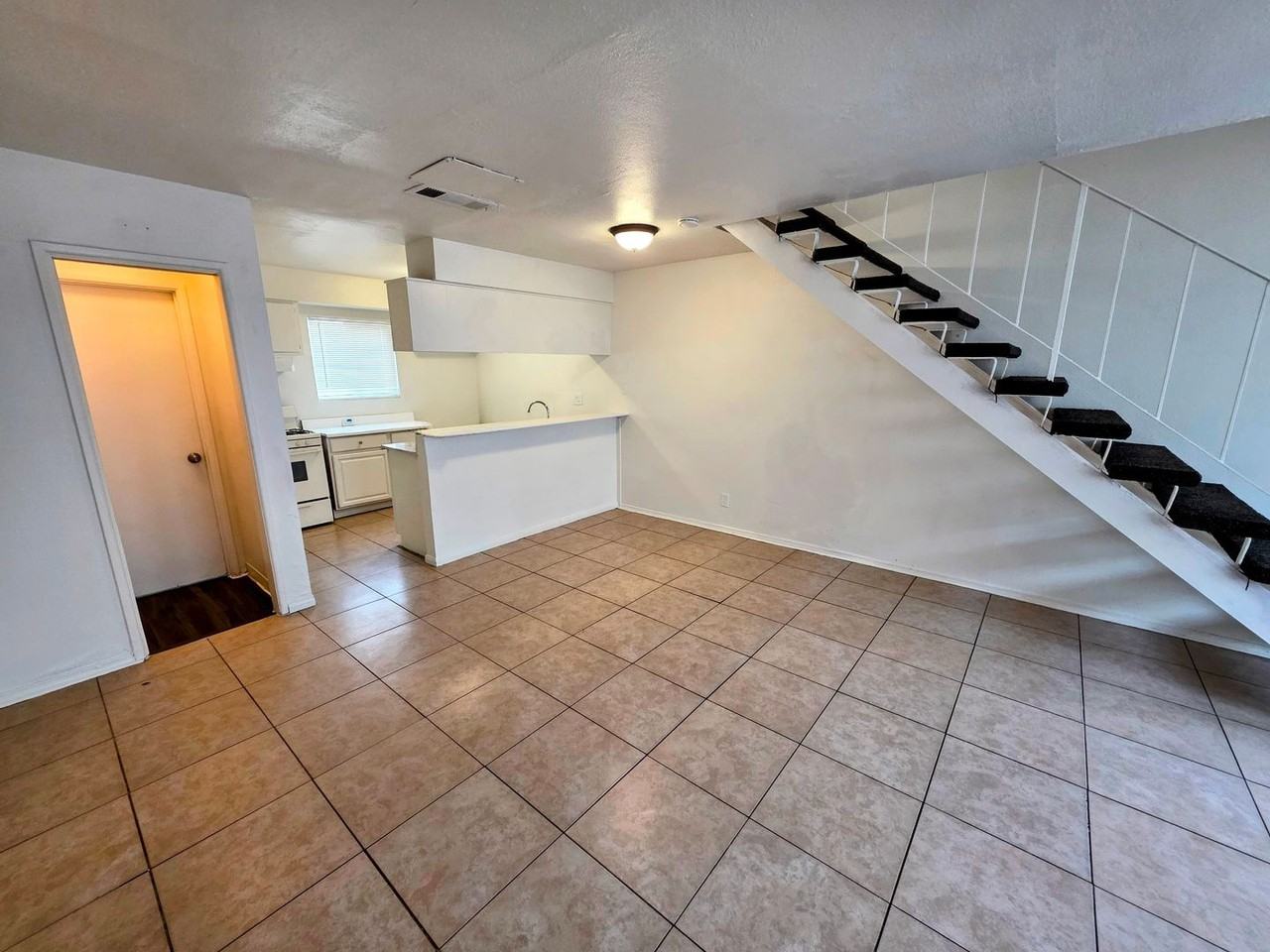 Continental Apts. - Photo 3 of 13