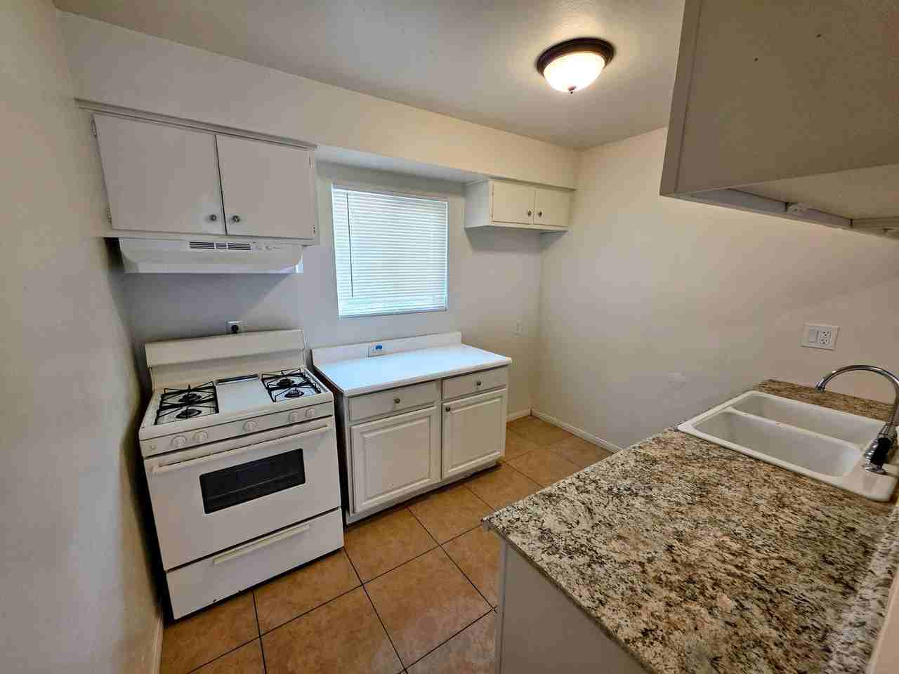 Continental Apts. - Photo 4 of 13