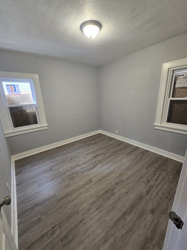 3123 N 42nd St #NA - Photo 3 of 8