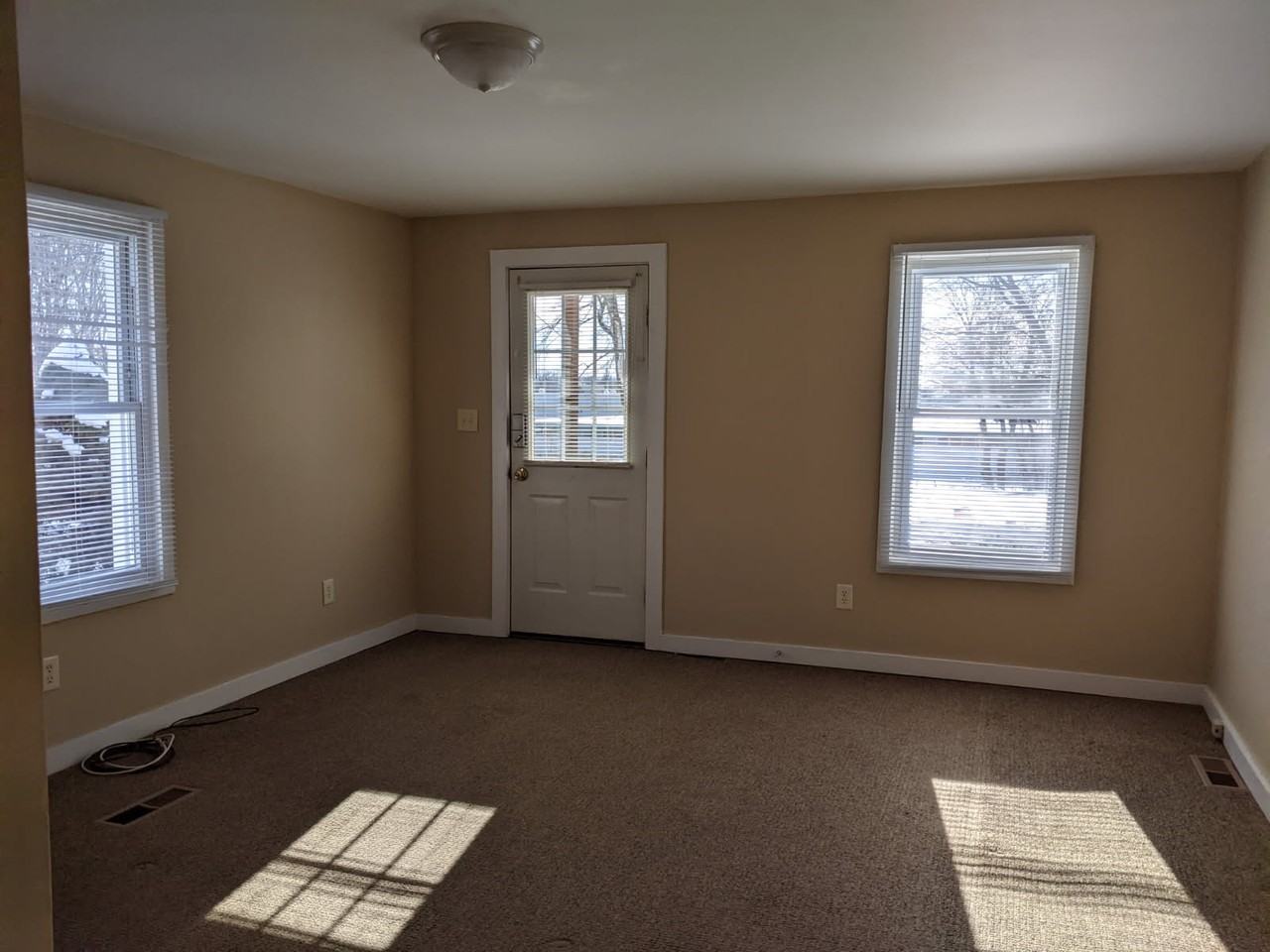 42 Mccrea St #2 - Photo 3 of 17