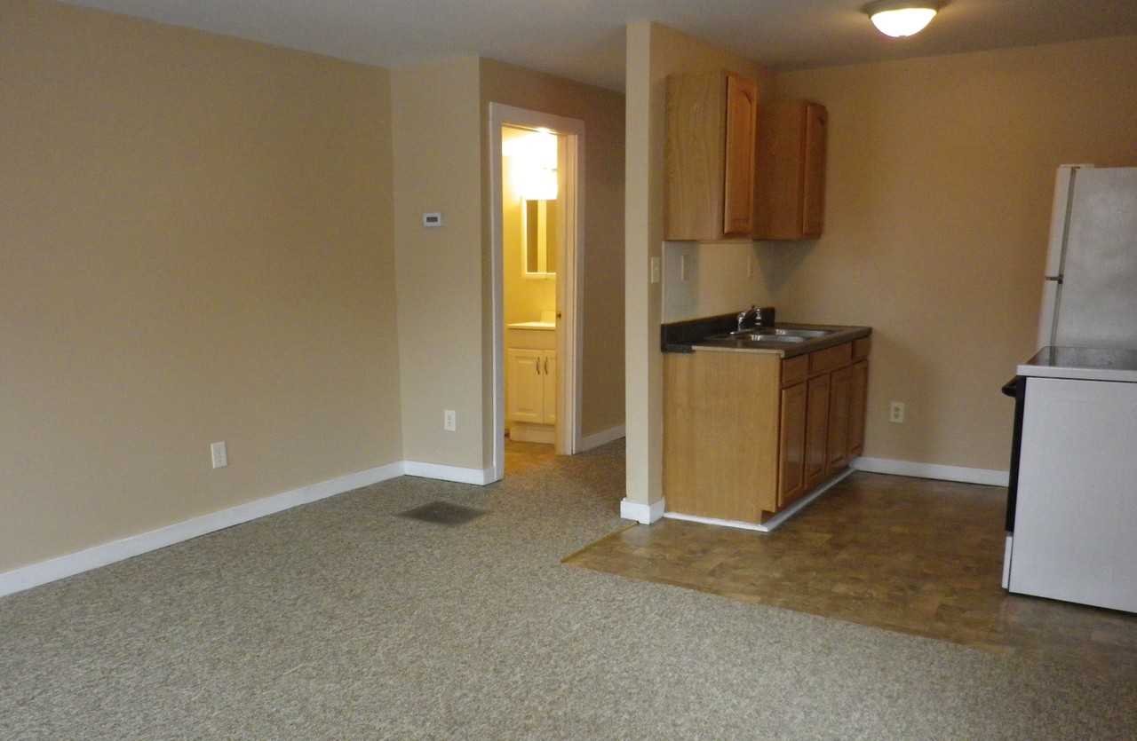 42 Mccrea St #2 - Photo 4 of 17