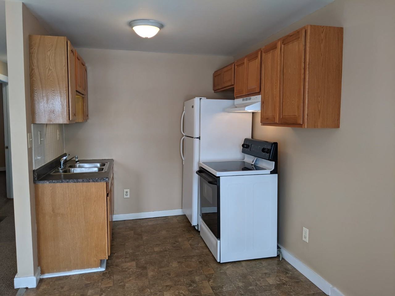 42 Mccrea St #2 - Photo 5 of 17
