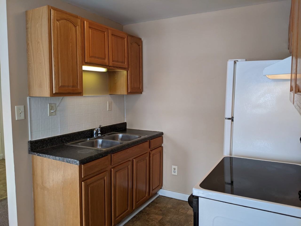 42 Mccrea St #2 - Photo 7 of 17
