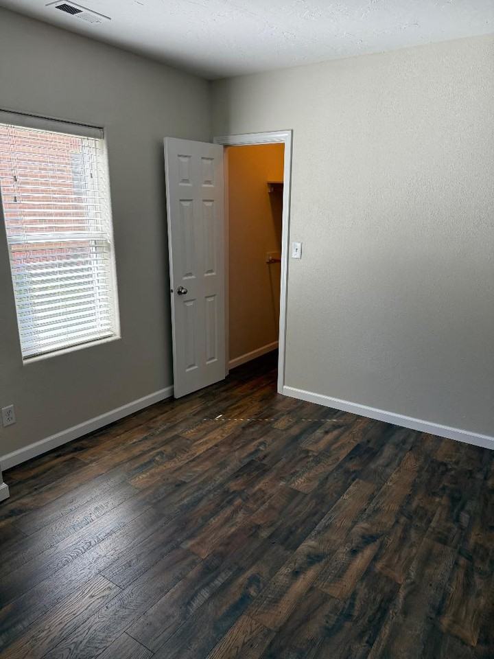 1014 W 4th St #NA - Photo 3 of 16