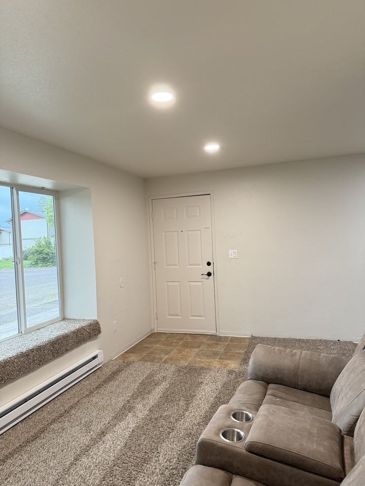 720 Manor Way #720 - Photo 6 of 13