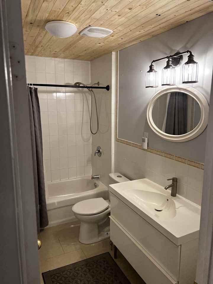 239 Pickering St - Photo 5 of 7