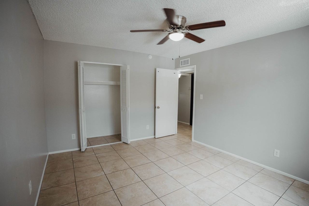 Level On 17th Apartments - Photo 4 of 31