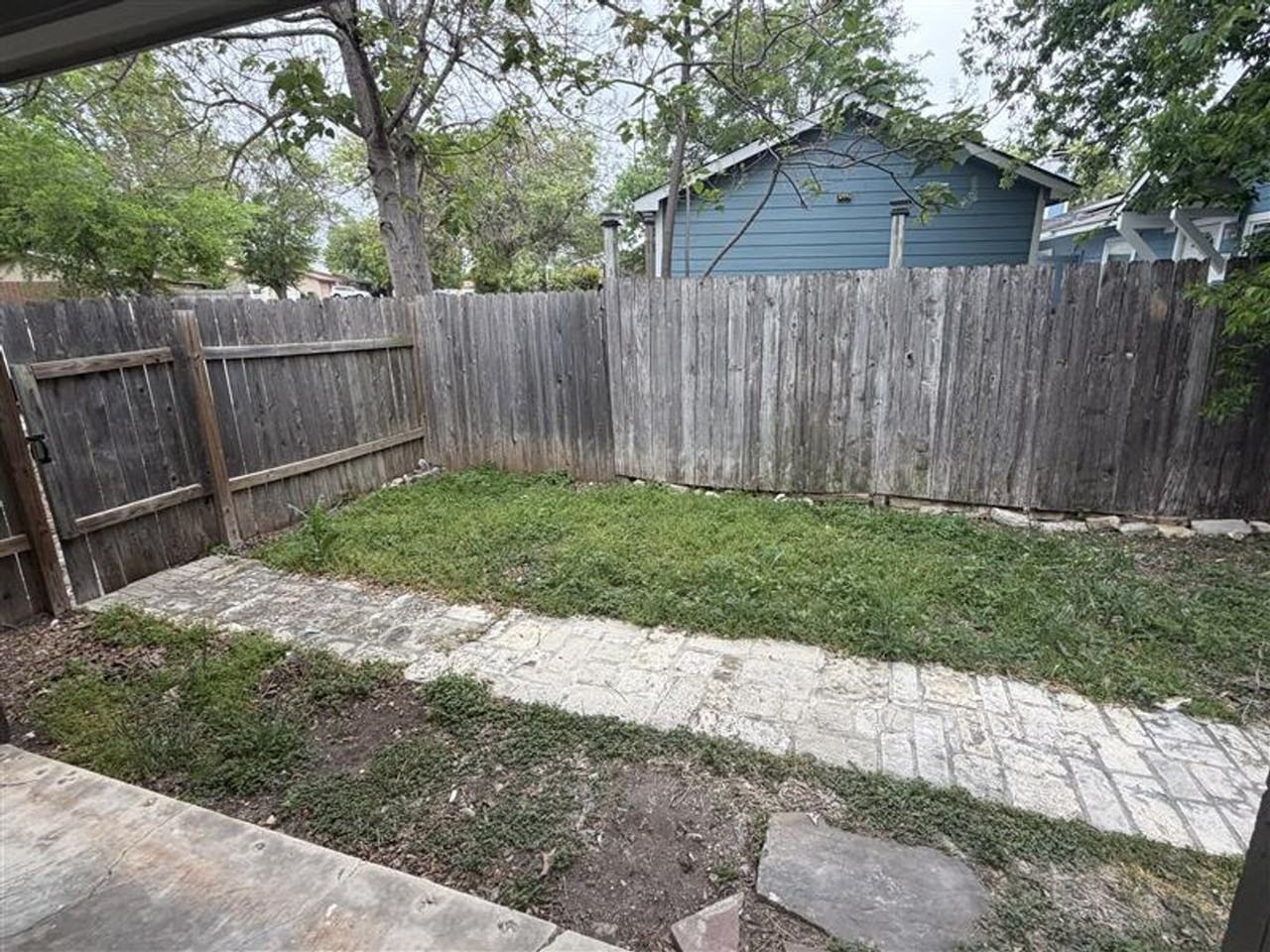 1319 Bayou Dr - Photo 3 of 15
