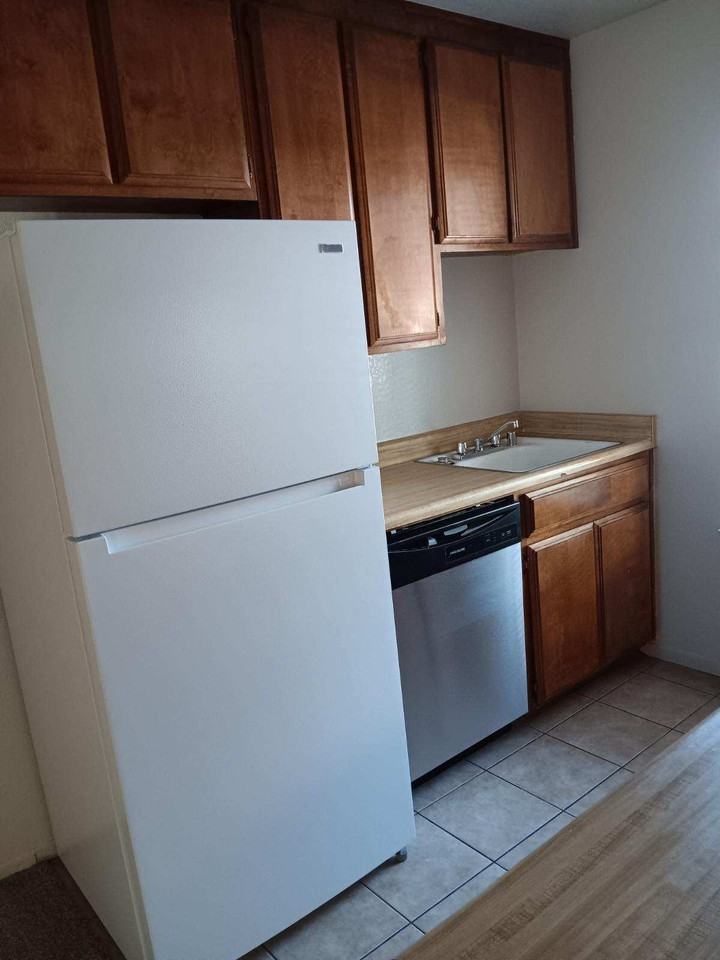 619 N Church St #9 - Photo 4 of 12