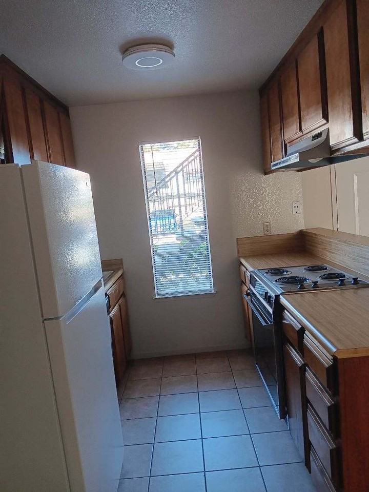 619 N Church St #9 - Photo 5 of 12