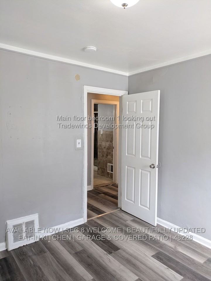 6761 Memorial Ave - Photo 3 of 13