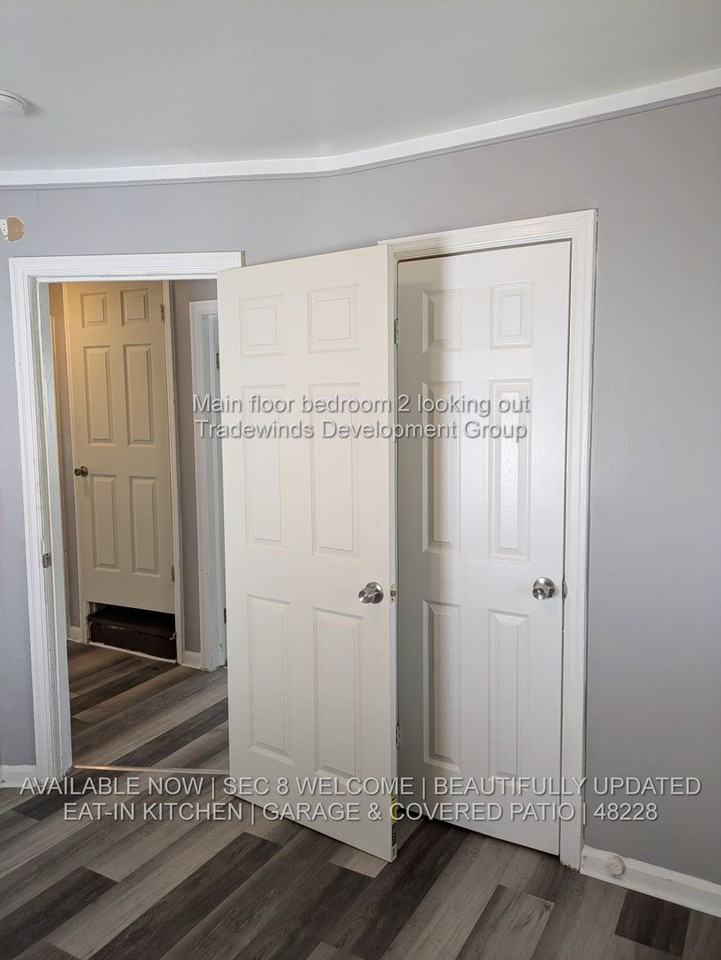 6761 Memorial Ave - Photo 4 of 13