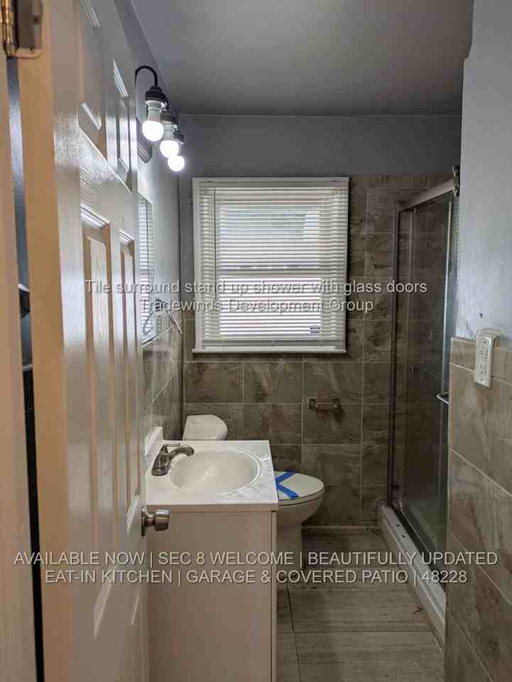 6761 Memorial Ave - Photo 5 of 13