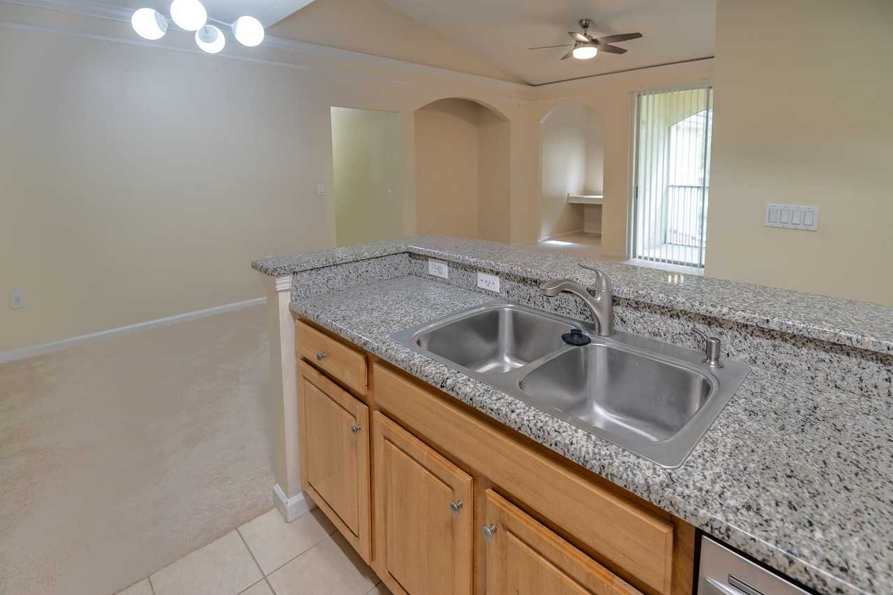 12016 Villanova Dr - Photo 4 of 18