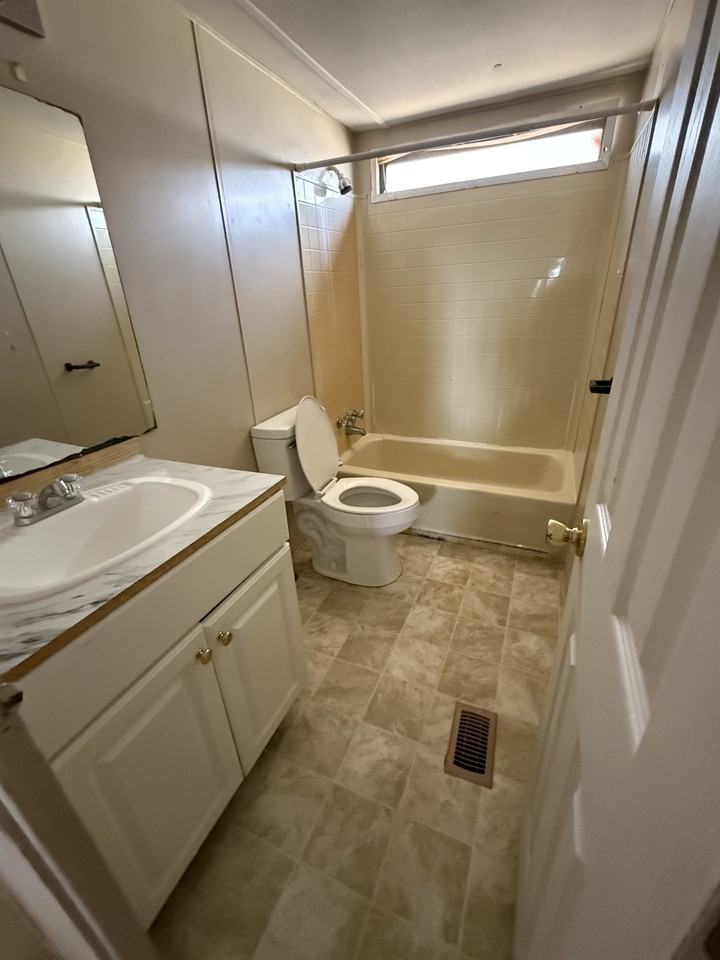 1401 Kenneth Dr #NA - Photo 4 of 11