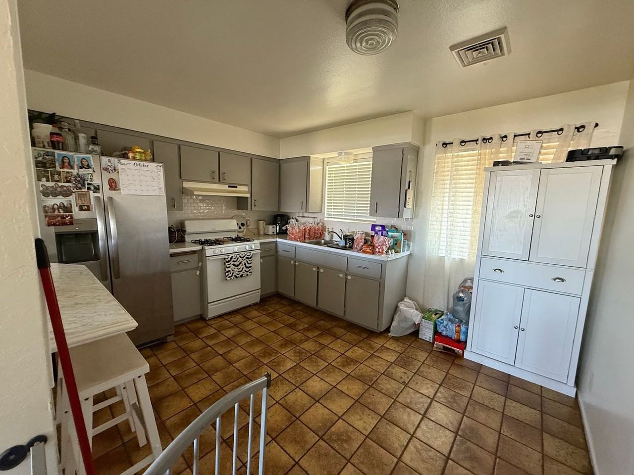 458 N Lillie Ave - Photo 3 of 8