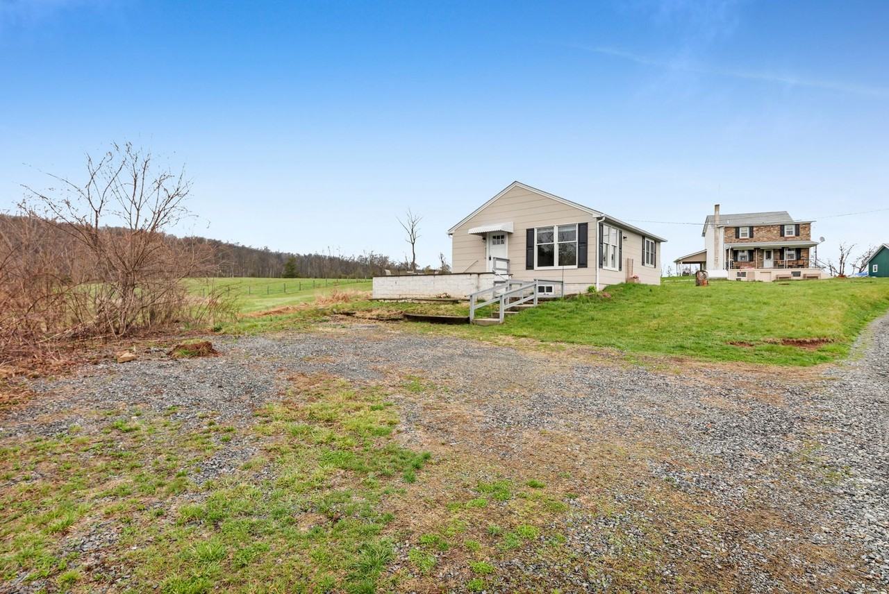 2284 Warner School Rd - Photo 3 of 33