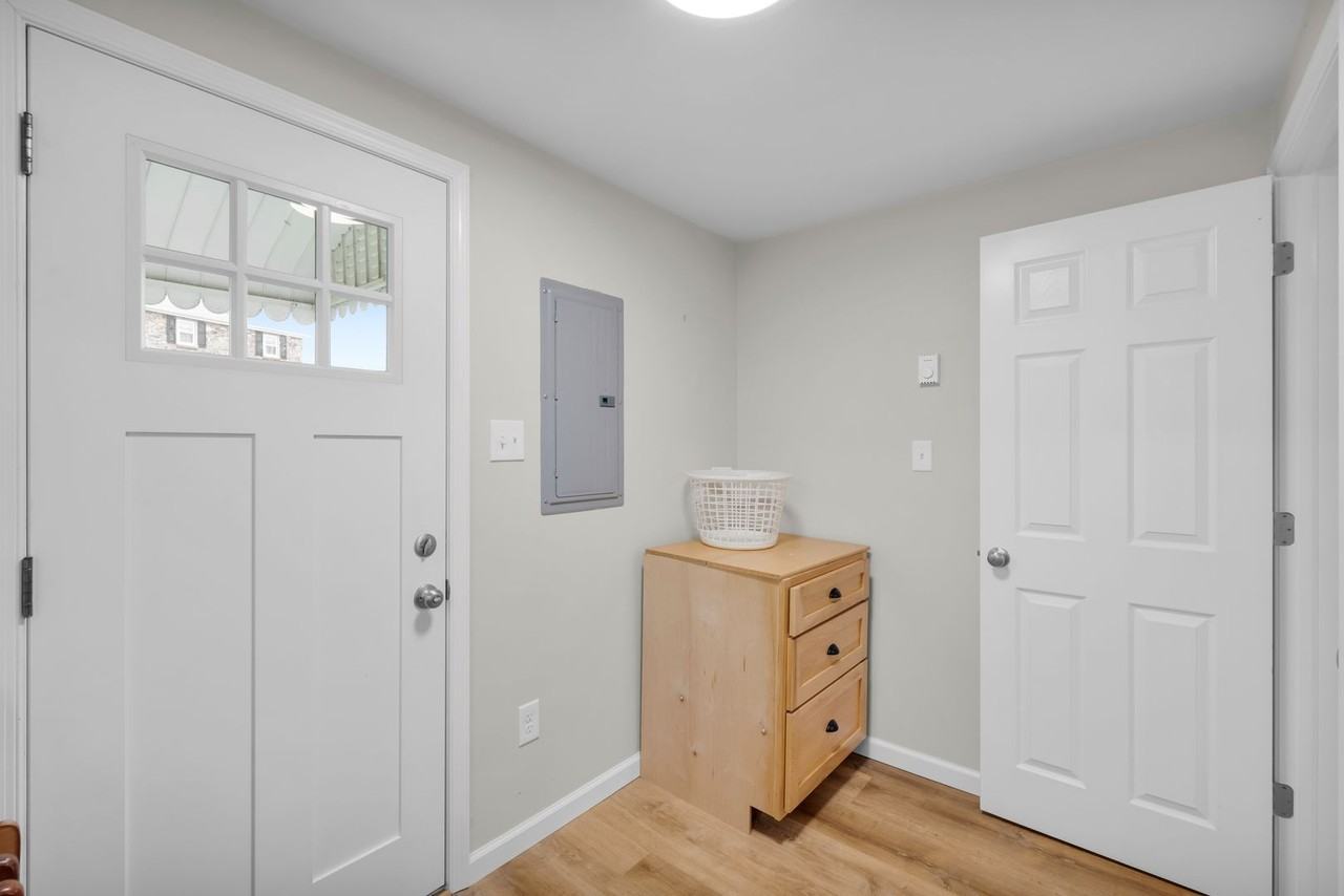 2284 Warner School Rd - Photo 4 of 33