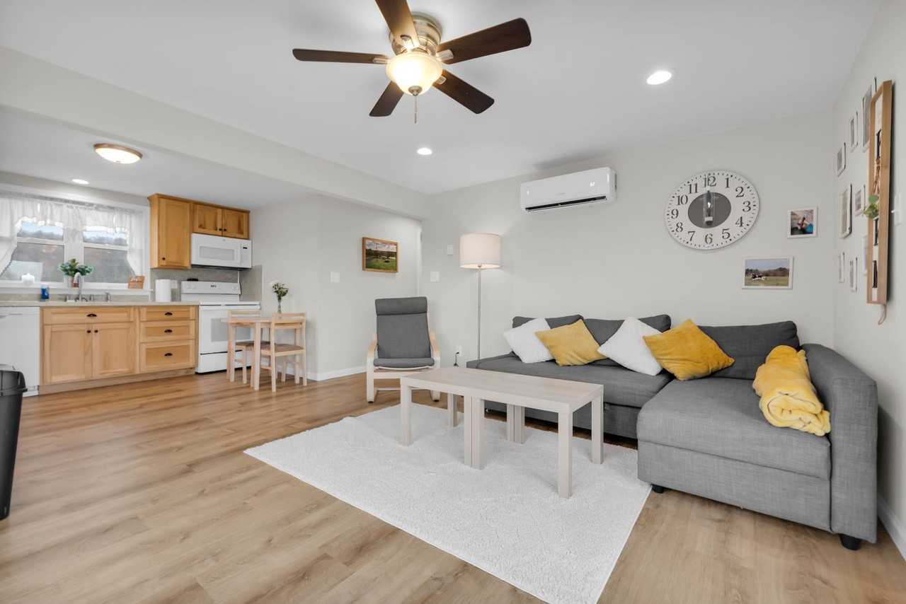 2284 Warner School Rd - Photo 6 of 33