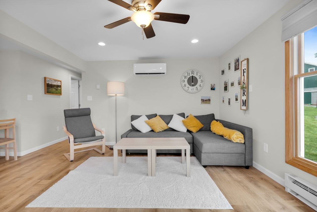 2284 Warner School Rd - Photo 7 of 33