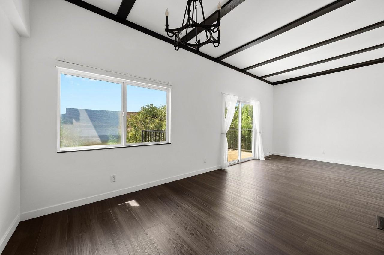 1915 Apex Ave - Photo 2 of 30