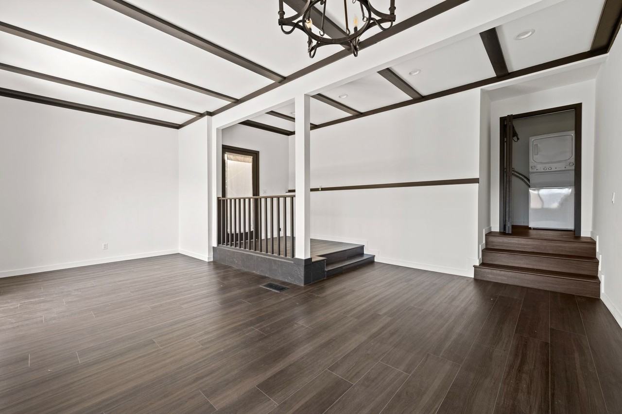 1915 Apex Ave - Photo 4 of 30