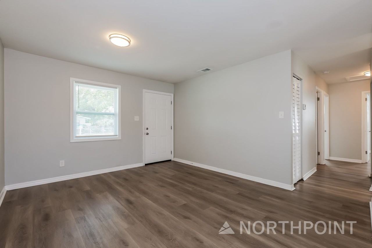 7912 Allamanda Ave - Photo 4 of 17