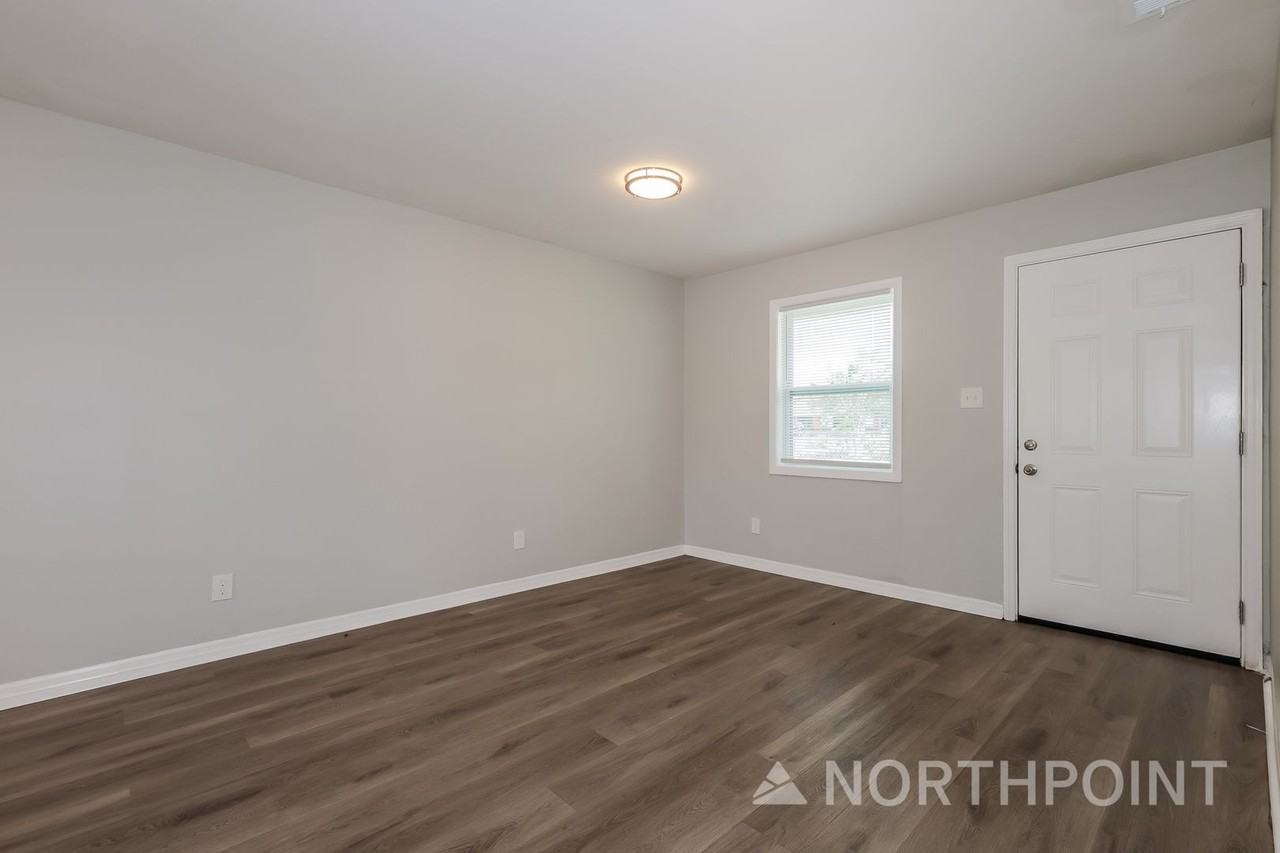 7912 Allamanda Ave - Photo 3 of 17