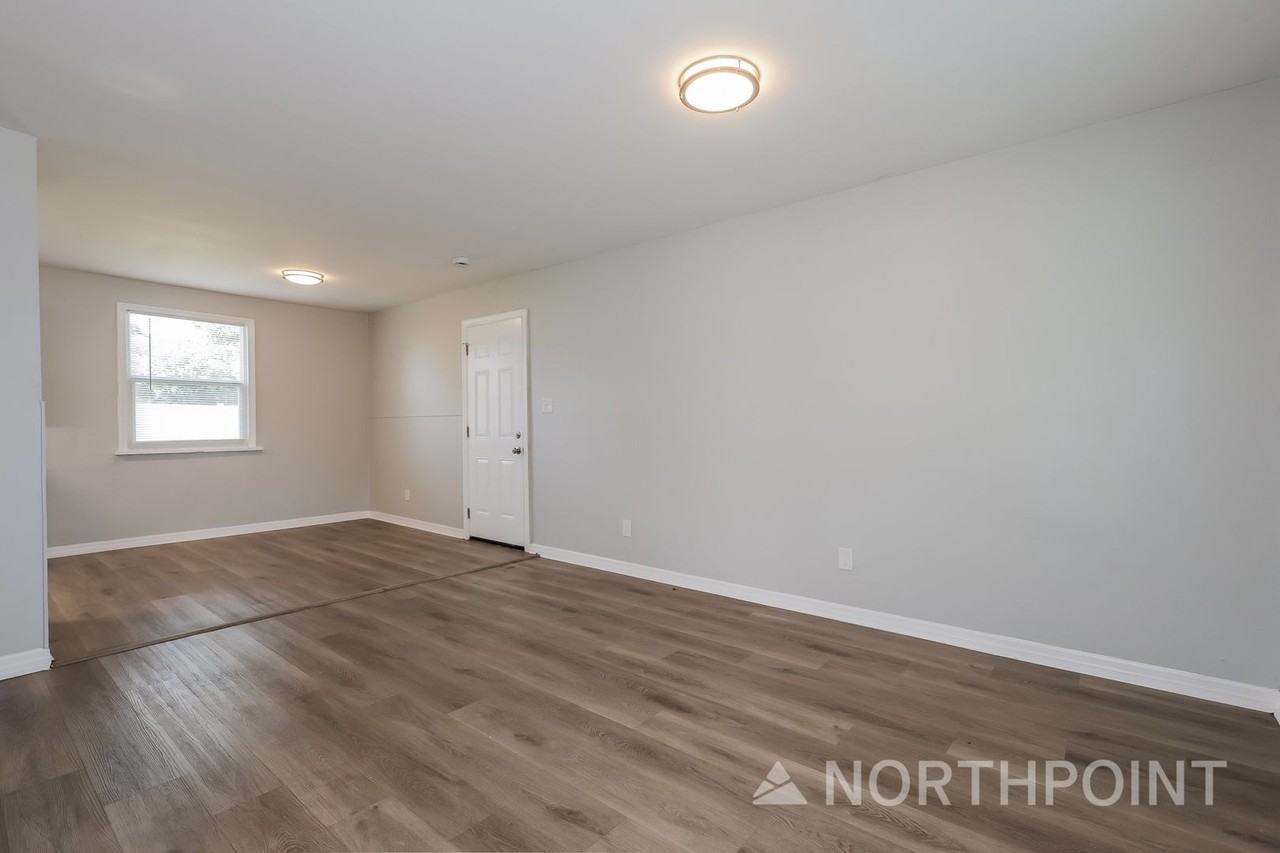 7912 Allamanda Ave - Photo 5 of 17