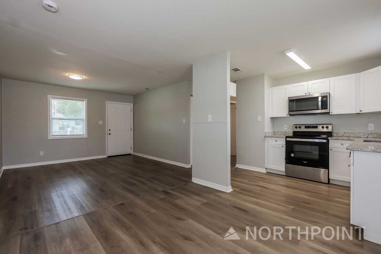 7912 Allamanda Ave - Photo 6 of 17