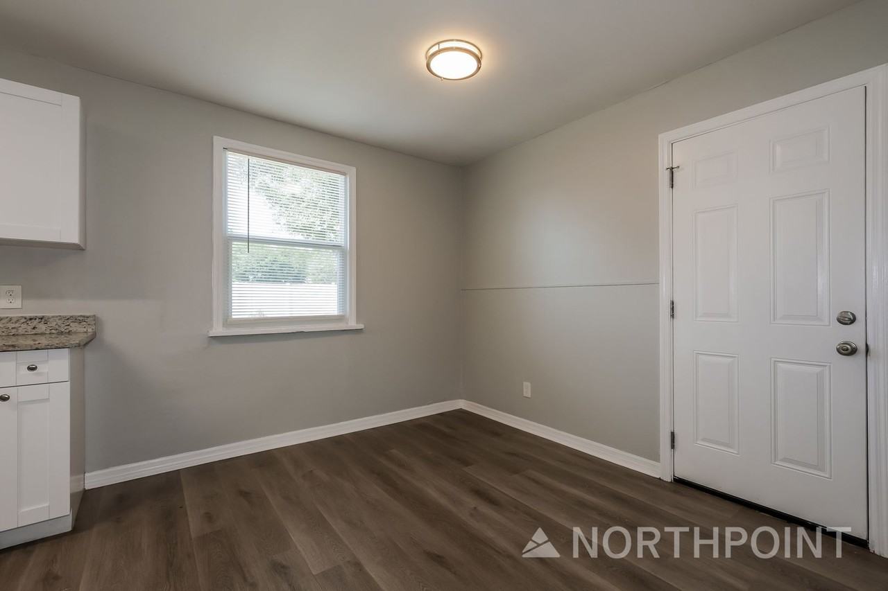 7912 Allamanda Ave - Photo 7 of 17