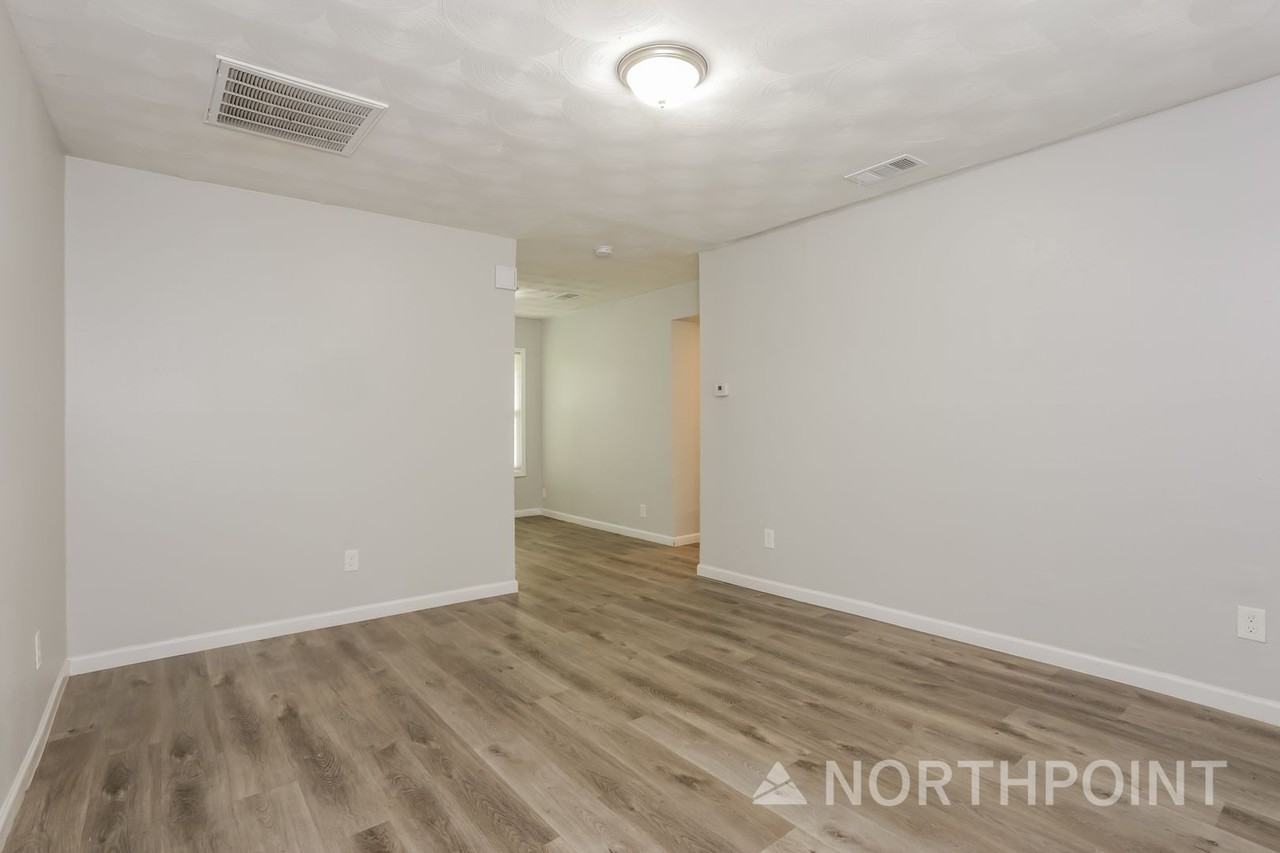 2632 Sybil Dr - Photo 7 of 16