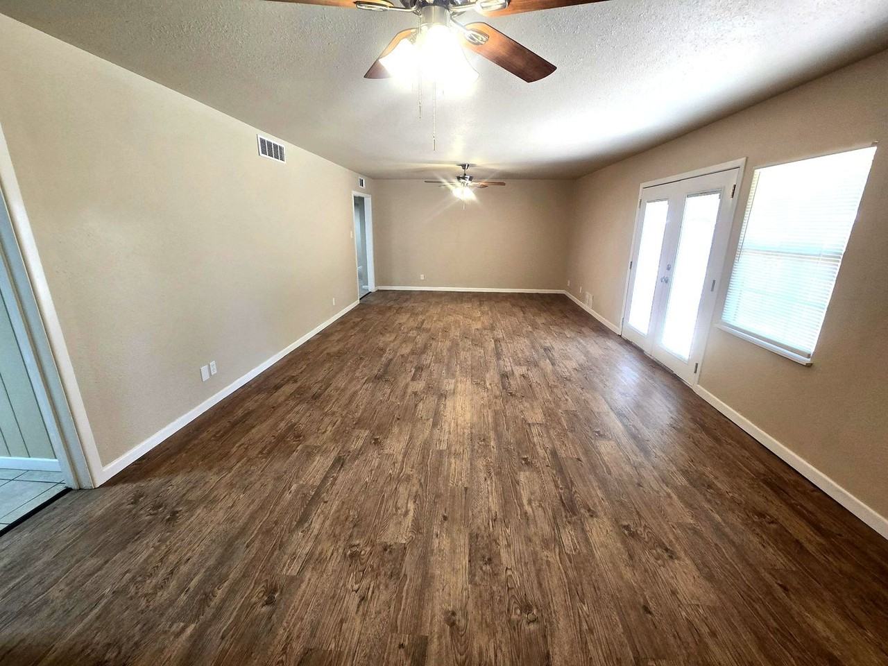 3407 42nd St - Photo 4 of 25