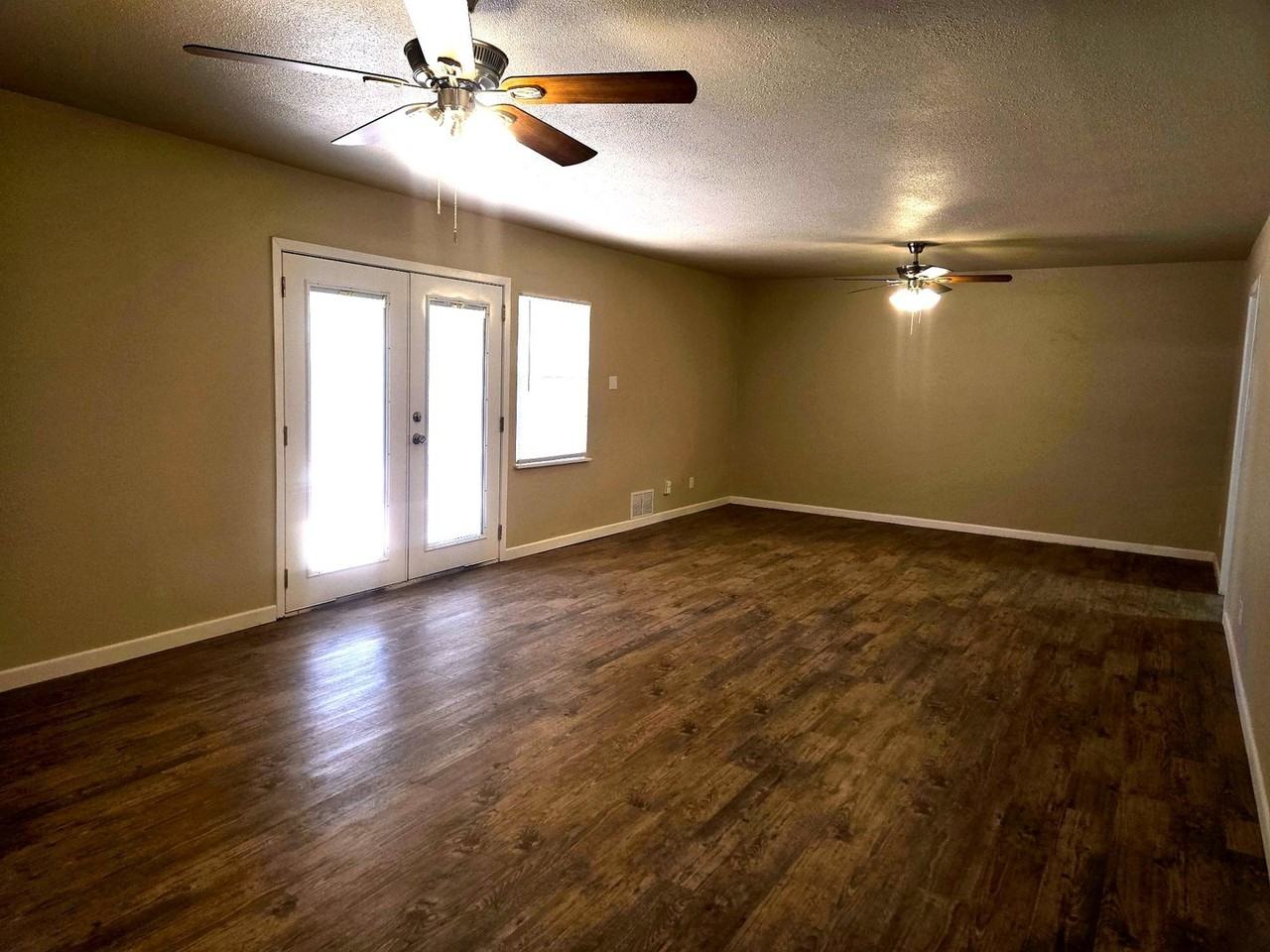 3407 42nd St - Photo 5 of 25