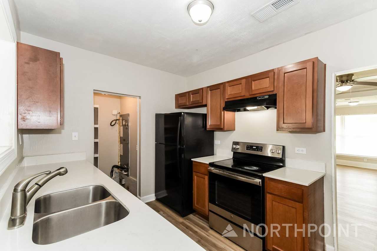 9776 Hogan Rd - Photo 5 of 16