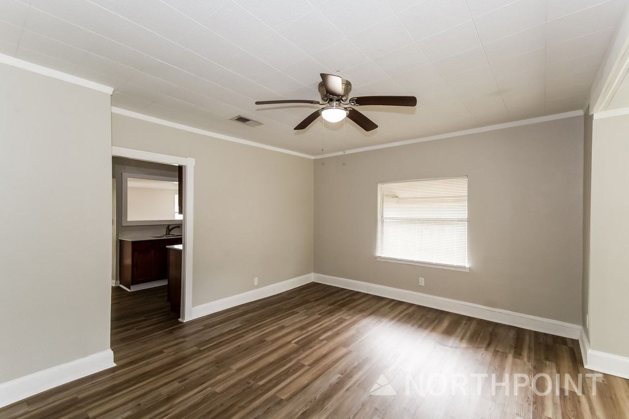 9776 Hogan Rd - Photo 2 of 16