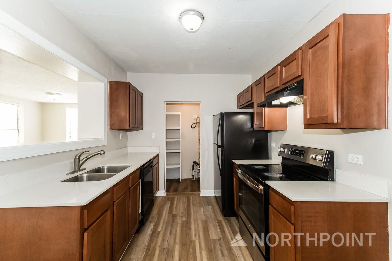 9776 Hogan Rd - Photo 6 of 16